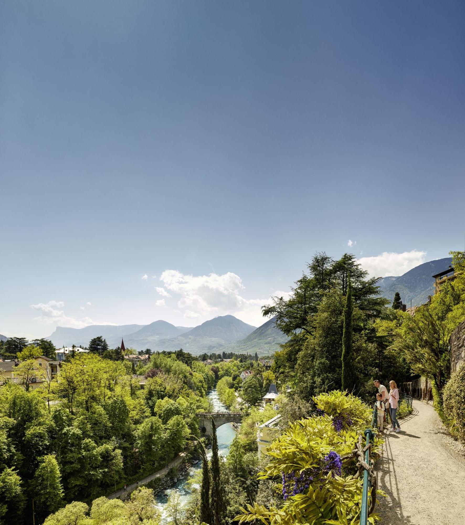 3-Zimmer-Appartement In Privatvilla, Meran Zentrum, Kostenloser Parkplatz Mit Gaestekarte 外观 照片